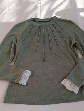 Women's Sage Green Long-Sleeve Knit Top with Lace Cuffs by